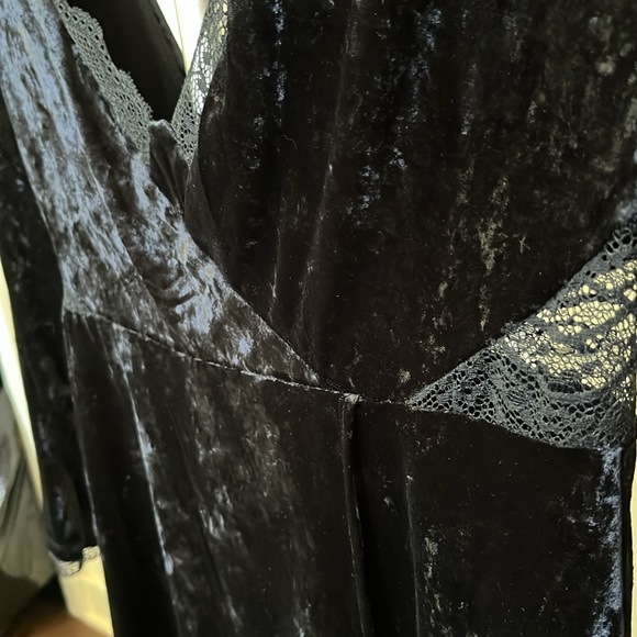 NWT FREE PEOPLE KAT velvet and faux lace wrap dress size medium - Picture 9 of 11